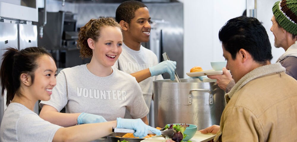 5 Holiday Volunteer Ideas for Your Family