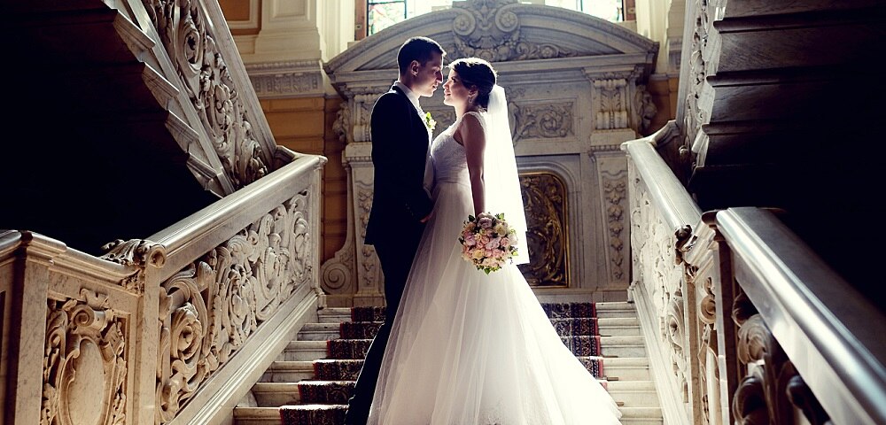 Adjusting Your Wedding Host Budget to Include Out-of-Town Guests