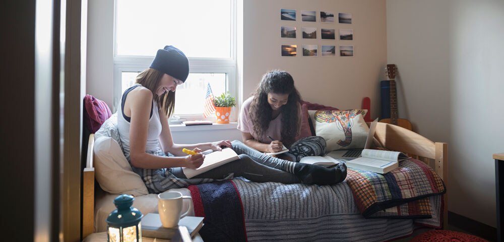 Stretch Your College Student Budget Living On or Off Campus