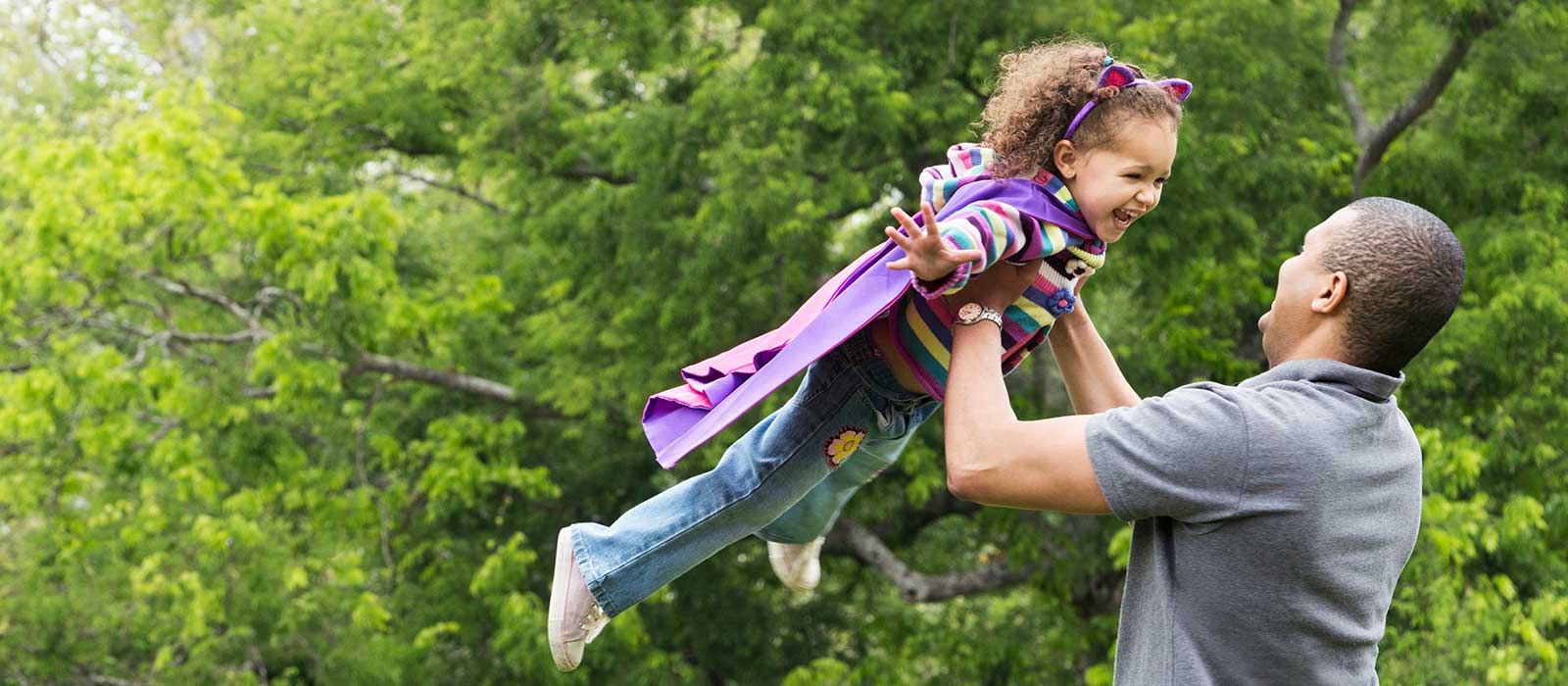 dad lifting daughter in air