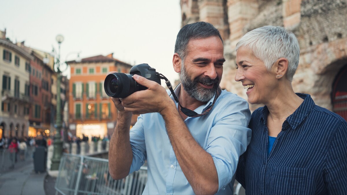 taking pictures while travelling