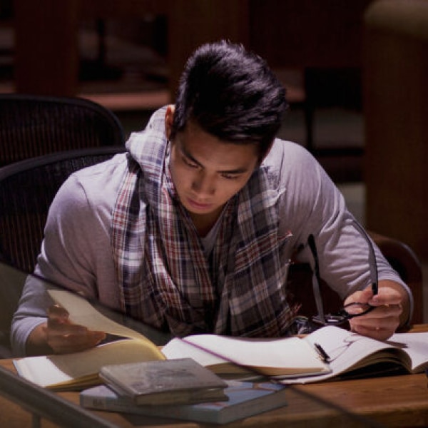Student in library studying