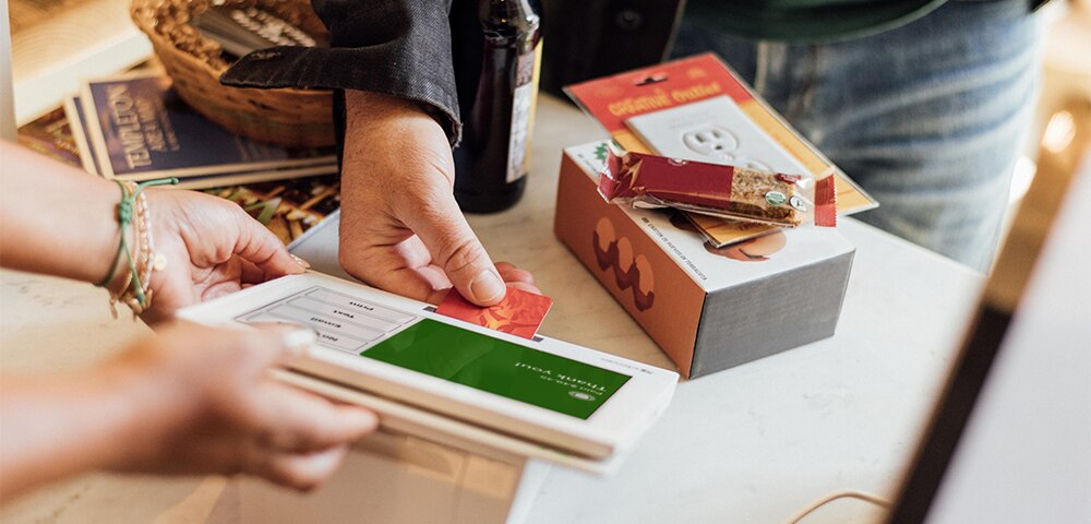 <p>Digital Payments Transforming Retailers</p>
